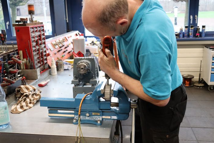 Reparatur in der Schraubzwinge Reparatur in der Schraubzwinge